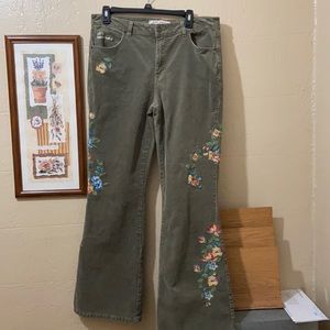 Sheryl Crow green corduroy pants